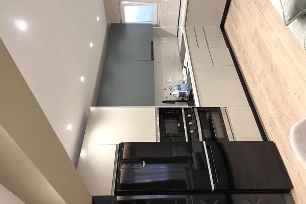 Shtepi me qera Shtepi Private ne Tirane, 1+1, Mobilimi E mobiluar, Pagesa 45,000  Leke.