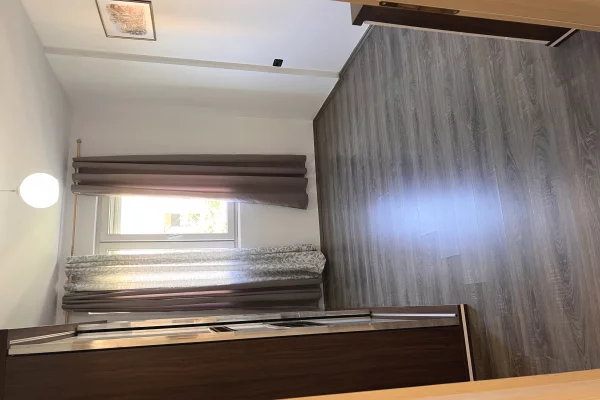 Shtepi ne shitje Apartament ne Tirane, 2+1, Mobilimi Pjeserisht e mobiluar, Pagesa 195,000  Euro.