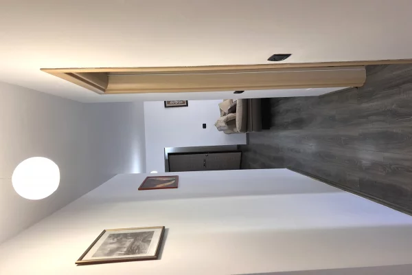 Shtepi ne shitje Apartament ne Tirane, 2+1, Mobilimi Pjeserisht e mobiluar, Pagesa 195,000  Euro.