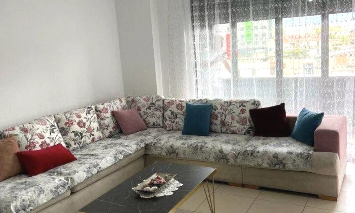 Shtepi me qera Apartament ne Tirane, 2+1, Mobilimi E mobiluar, Pagesa 50,000  Leke.
