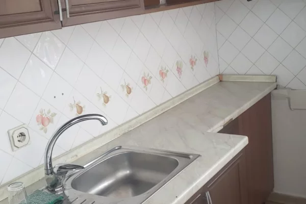 Shtepi me qera Apartament ne Tirane, 1+1, Mobilimi E mobiluar, Pagesa 450  Euro.