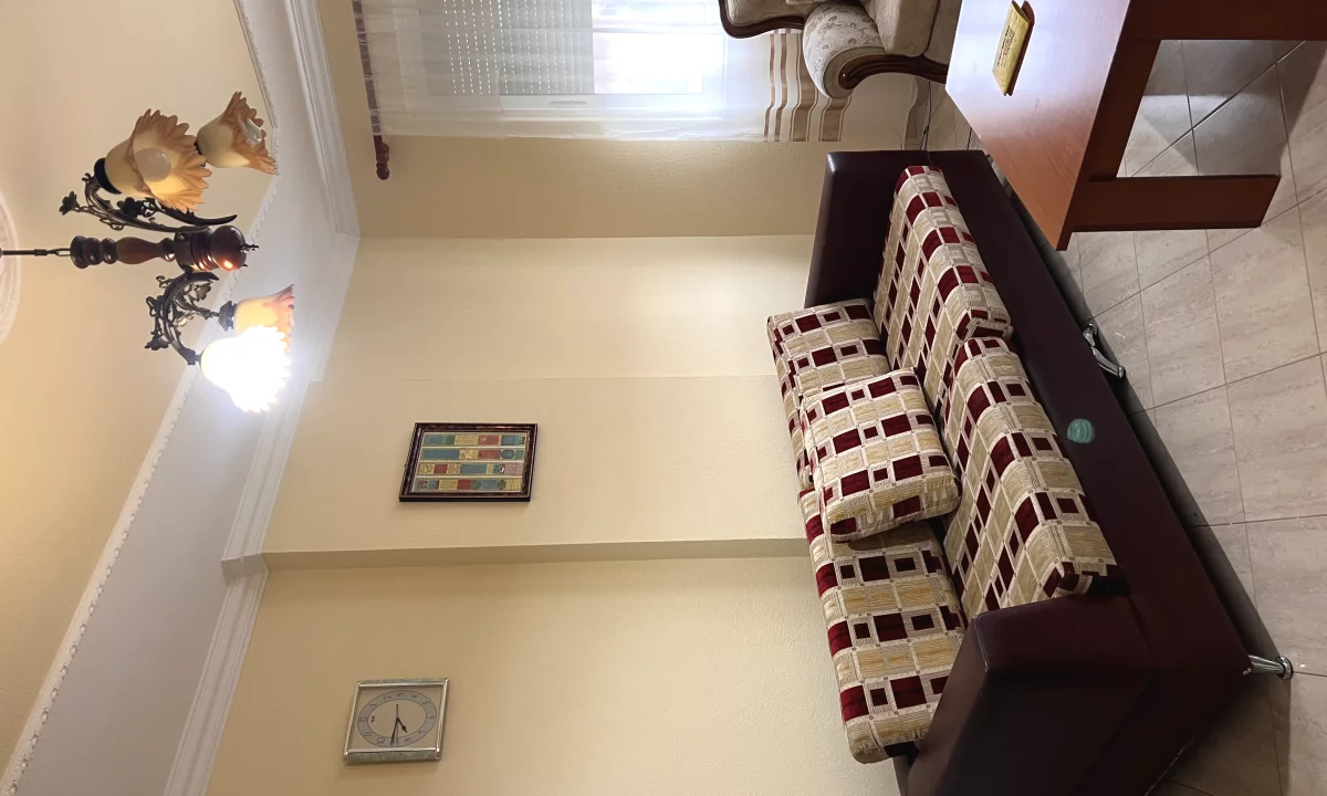 Shtepi me qera Apartament ne Tirane, 2+1, Mobilimi E mobiluar, Pagesa 50,000  Leke.