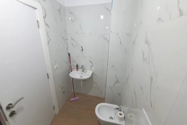 Shtepi me qera Apartament ne Tirane, 2+1, Mobilimi E mobiluar, Pagesa 600  Euro.