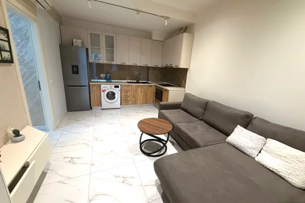 Shtepi me qera 1+1 ne Tirane - 45,000 Leke