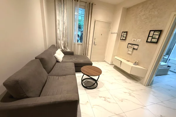 Shtepi me qera Apartament ne Tirane, 1+1, Mobilimi E mobiluar, Pagesa 45,000  Leke.