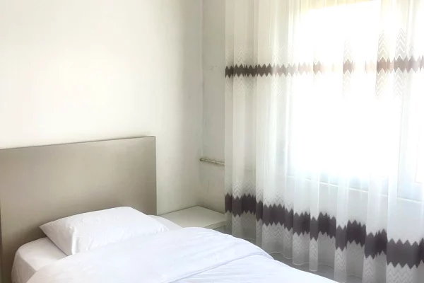 Shtepi me qera Apartament ne Tirane, 2+1, Mobilimi E mobiluar, Pagesa 500  Euro.