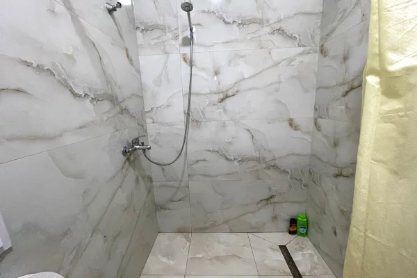 Shtepi me qera Apartament ne Tirane, 2+1, Mobilimi E mobiluar, Pagesa 500  Euro.