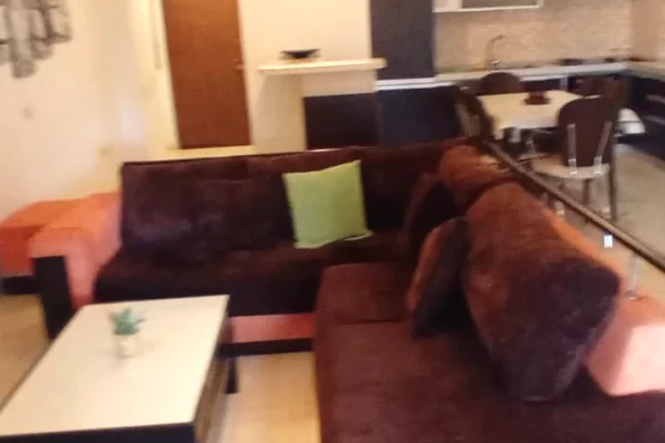 Shtepi me qera Apartament ne Tirane, 2+1, Mobilimi E mobiluar, Pagesa 60,000  Leke.