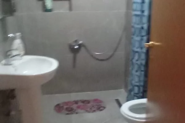 Shtepi me qera Apartament ne Tirane, 2+1, Mobilimi E mobiluar, Pagesa 60,000  Leke.
