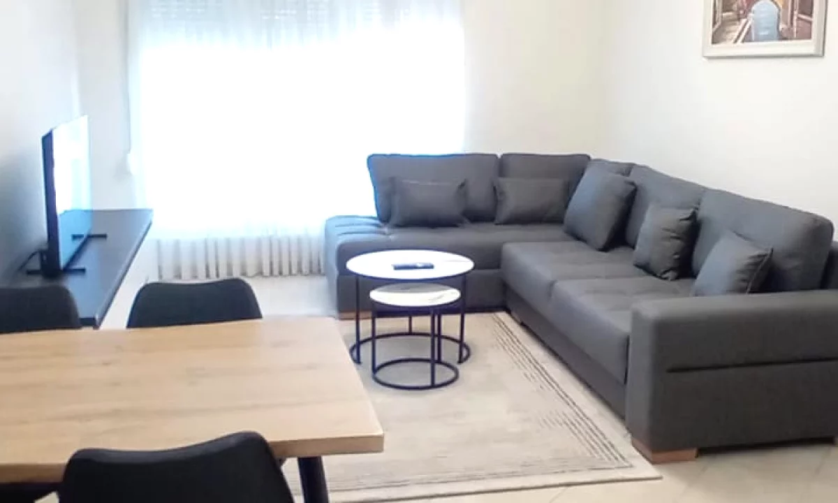 Shtepi me qera Apartament ne Tirane, 1+1, Mobilimi E mobiluar, Pagesa 650  Euro.