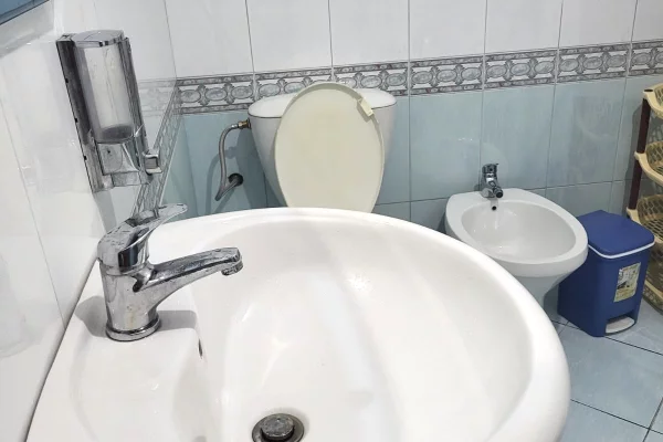 Shtepi me qera Apartament ne Tirane, 2+1, Mobilimi E mobiluar, Pagesa 45,000  Leke.