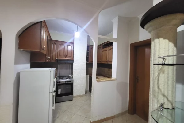 Shtepi me qera Apartament ne Tirane, 2+1, Mobilimi E mobiluar, Pagesa 45,000  Leke.