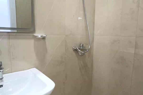 Shtepi me qera Apartament ne Tirane, 2+1, Mobilimi E mobiluar, Pagesa 70,000  Leke.