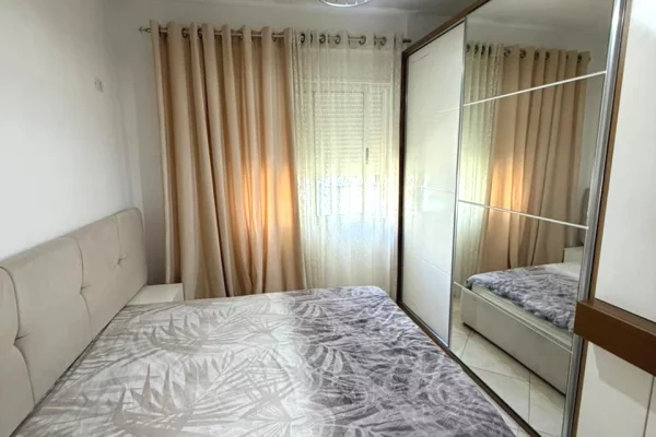 Shtepi me qera Apartament ne Tirane, 1+1, Mobilimi E mobiluar, Pagesa 500  Euro.