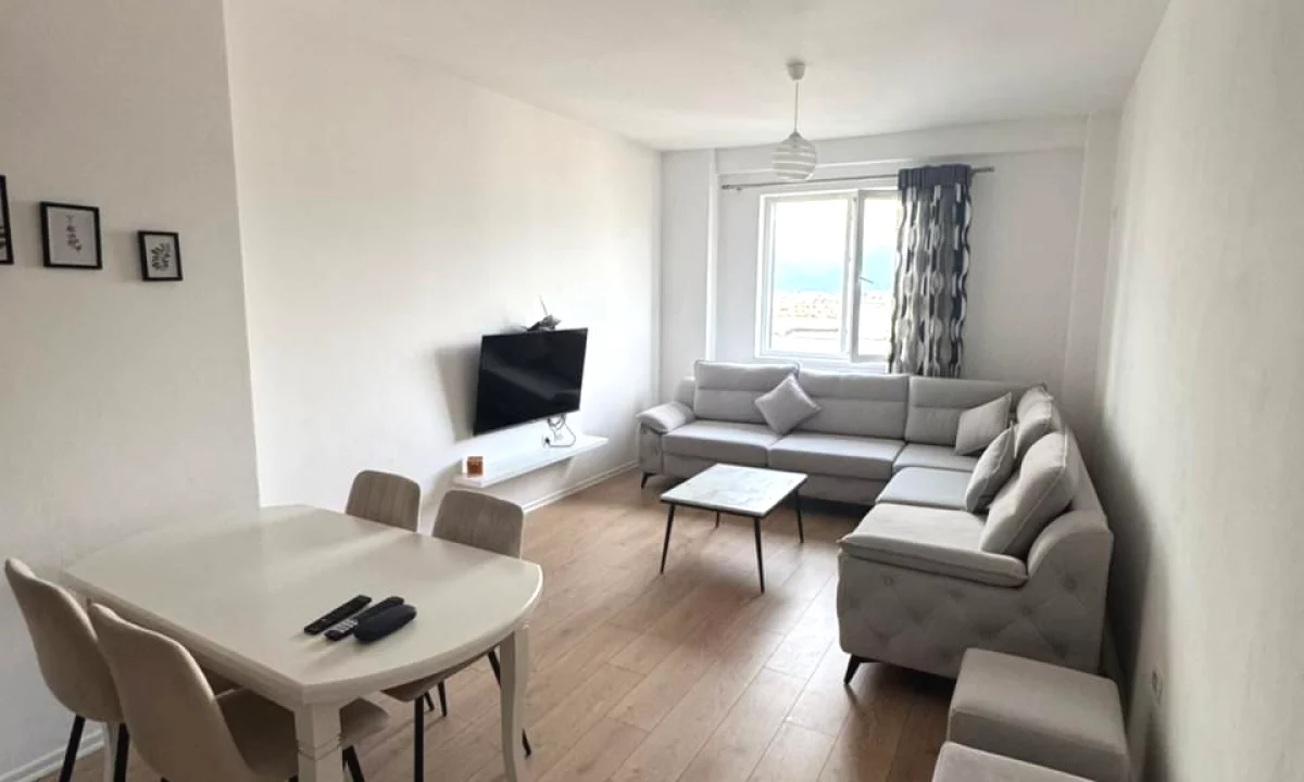 Shtepi me qera Apartament ne Tirane, 2+1, Mobilimi E mobiluar, Pagesa 50,000  Leke.