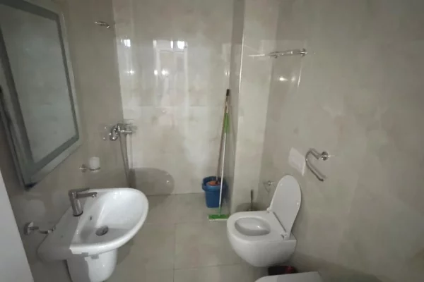 Shtepi me qera Apartament ne Tirane, 2+1, Mobilimi E mobiluar, Pagesa 50,000  Leke.