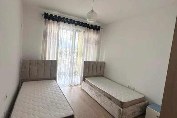 Shtepi me qera Apartament ne Tirane, 2+1, Mobilimi E mobiluar, Pagesa 50,000  Leke.