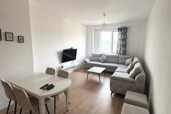 Shtepi me qera Apartament ne Tirane, 2+1, Mobilimi E mobiluar, Pagesa 50,000  Leke.