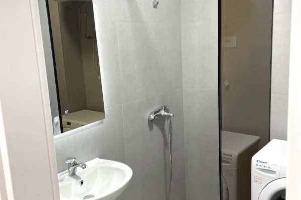 Shtepi me qera Apartament ne Tirane, 1+1, Mobilimi E mobiluar, Pagesa 45,000  Leke.