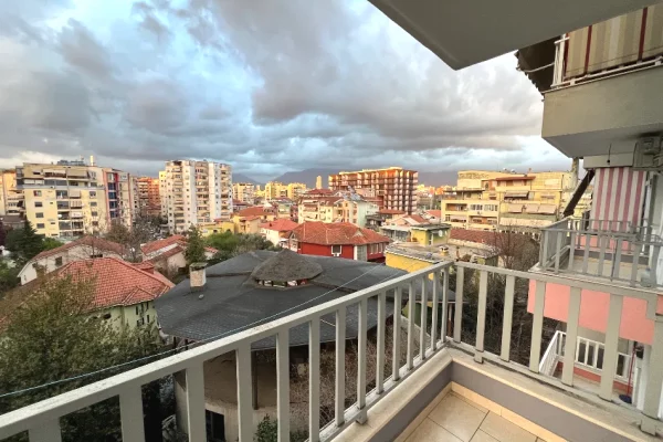 Appartamento in affitto a Tirana 2+1, Arredato