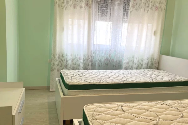 Shtepi me qera Apartament ne Tirane, 2+1, Mobilimi E mobiluar, Pagesa 60,000  Leke.