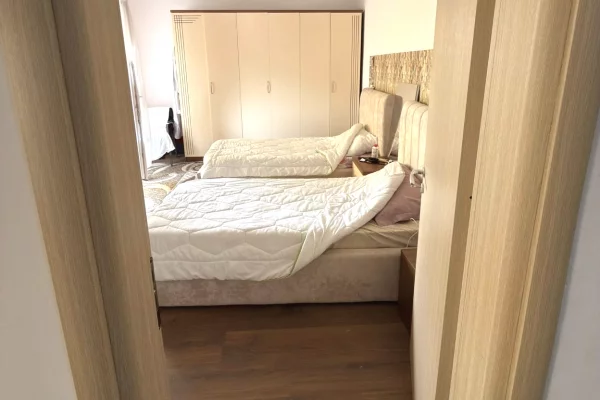 Shtepi me qera Apartament ne Tirane, 3+1, Mobilimi E mobiluar, Pagesa 700  Euro.