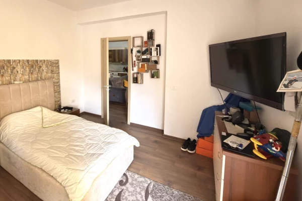 Shtepi me qera Apartament ne Tirane, 3+1, Mobilimi E mobiluar, Pagesa 700  Euro.