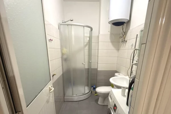 Shtepi me qera Apartament ne Tirane, 3+1, Mobilimi E mobiluar, Pagesa 700  Euro.