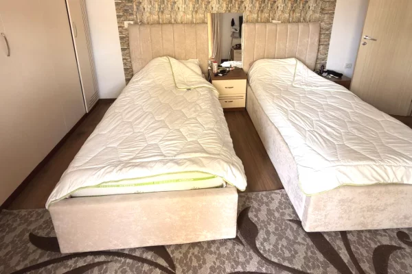 Shtepi me qera Apartament ne Tirane, 3+1, Mobilimi E mobiluar, Pagesa 700  Euro.