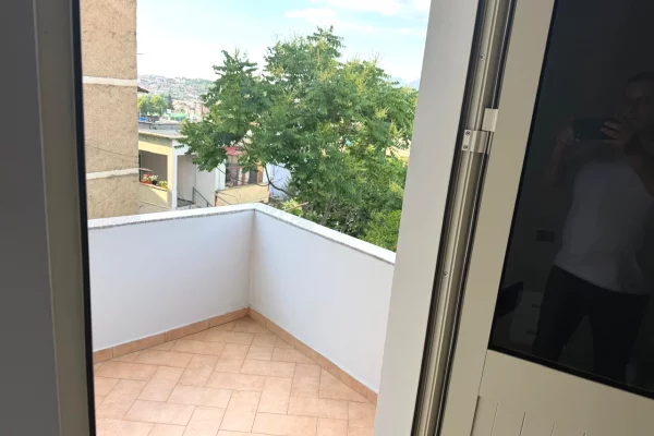 Shtepi me qera Apartament ne Tirane, 1+1, Mobilimi E mobiluar, Pagesa 55,000  Leke.