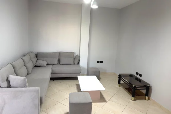 Shtepi me qera Apartament ne Tirane, 1+1, Mobilimi E mobiluar, Pagesa 55,000  Leke.