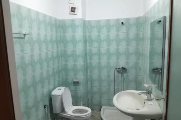 Shtepi me qera Apartament ne Tirane, 2+1, Mobilimi E mobiluar, Pagesa 40,000  Leke.