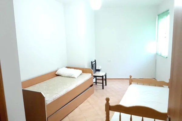 Shtepi me qera Apartament ne Tirane, 2+1, Mobilimi E mobiluar, Pagesa 40,000  Leke.
