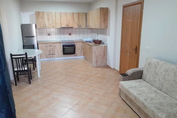 Shtepi me qera Apartament ne Tirane, 2+1, Mobilimi E mobiluar, Pagesa 40,000  Leke.