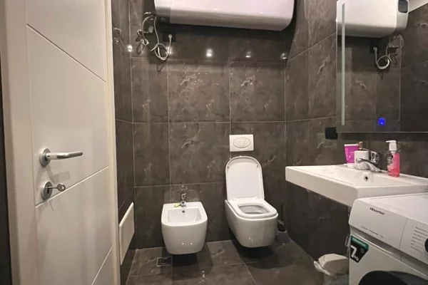 Shtepi ne shitje Apartament ne Tirane, 2+1, Mobilimi E mobiluar, Pagesa 420,000  Euro.