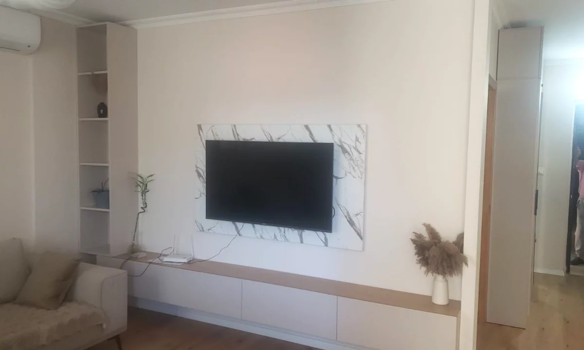 Shtepi ne shitje Apartament ne Tirane, 2+1, Mobilimi E mobiluar, Pagesa 1,640,000  Leke.