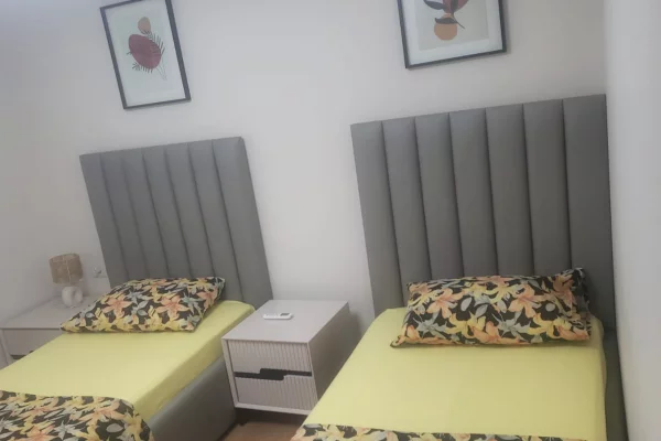 Shtepi ne shitje Apartament ne Tirane, 2+1, Mobilimi E mobiluar, Pagesa 1,640,000  Leke.
