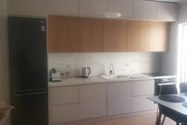 Shtepi ne shitje Apartament ne Tirane, 2+1, Mobilimi E mobiluar, Pagesa 1,640,000  Leke.