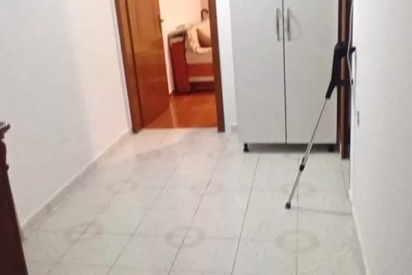 Shtepi me qera Apartament ne Tirane, 1+1, Mobilimi E mobiluar, Pagesa 450  Euro.