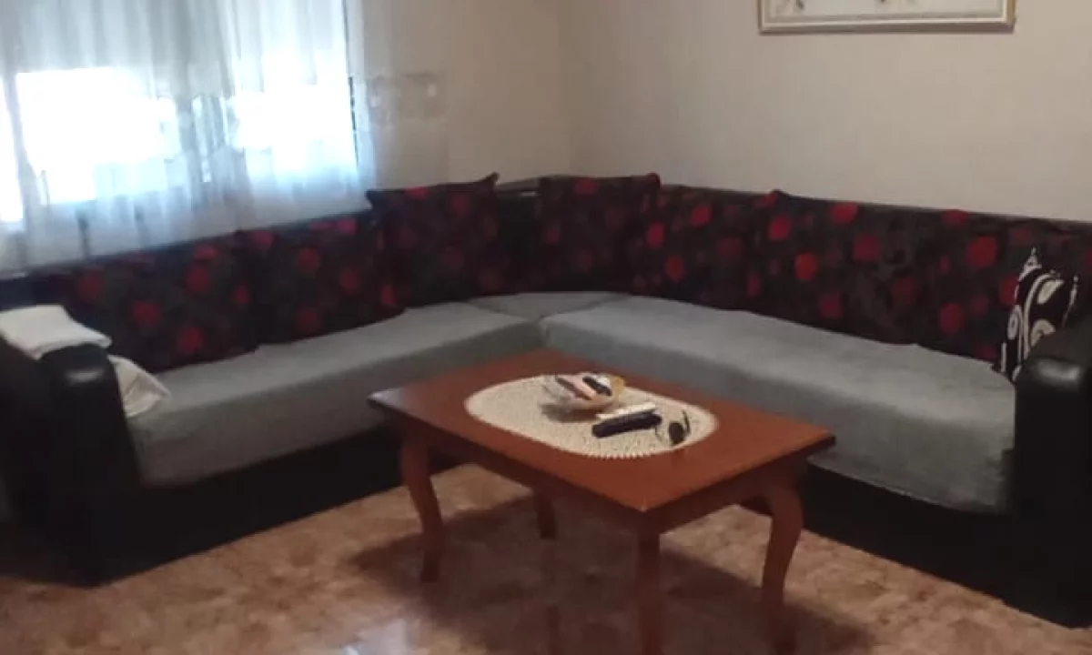 Shtepi me qera Apartament ne Tirane, 1+1, Mobilimi E mobiluar, Pagesa 450  Euro.