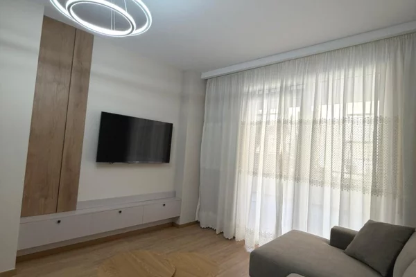 Jepet me qira 1+1 Kopshti Botanik te Pavarotti 650 mije leke
