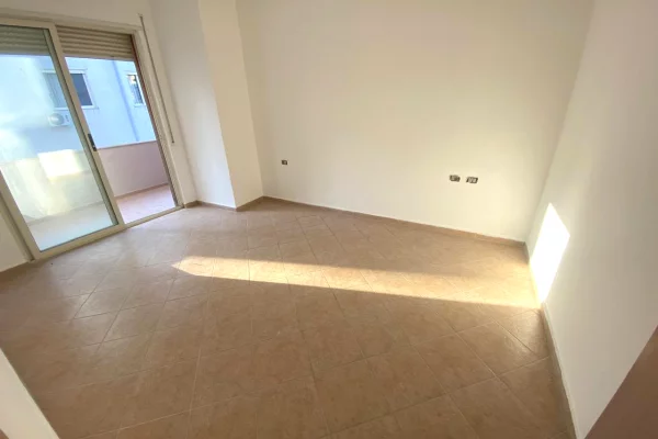 Shtepi ne shitje Apartament ne Tirane, 2+1, Mobilimi Bosh, pa mobiluar, Pagesa 225,000  Euro.