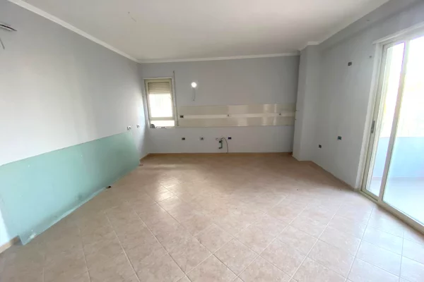 Shtepi ne shitje Apartament ne Tirane, 2+1, Mobilimi Bosh, pa mobiluar, Pagesa 225,000  Euro.