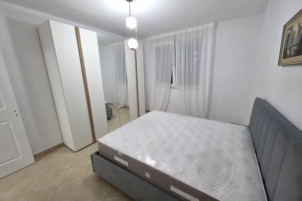 Shtepi me qera Apartament ne Tirane, 1+1, Mobilimi E mobiluar, Pagesa 650  Euro.