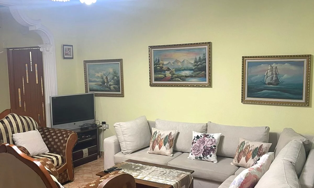 Shtepi me qera Apartament ne Tirane, 1+1, Mobilimi E mobiluar, Pagesa 50,000  Leke.