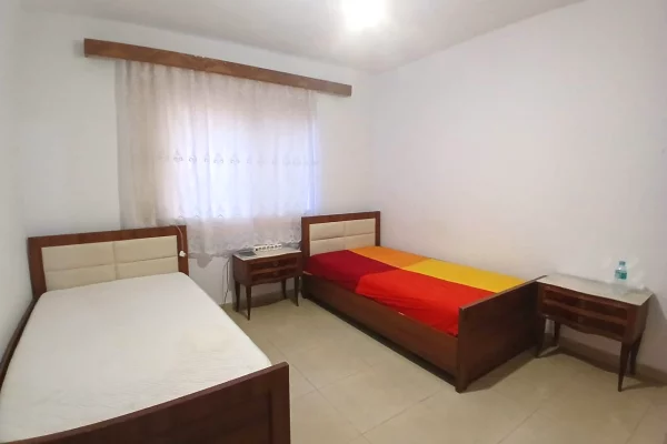 Shtepi me qera Apartament ne Tirane, 2+1, Mobilimi E mobiluar, Pagesa 45,000  Leke.