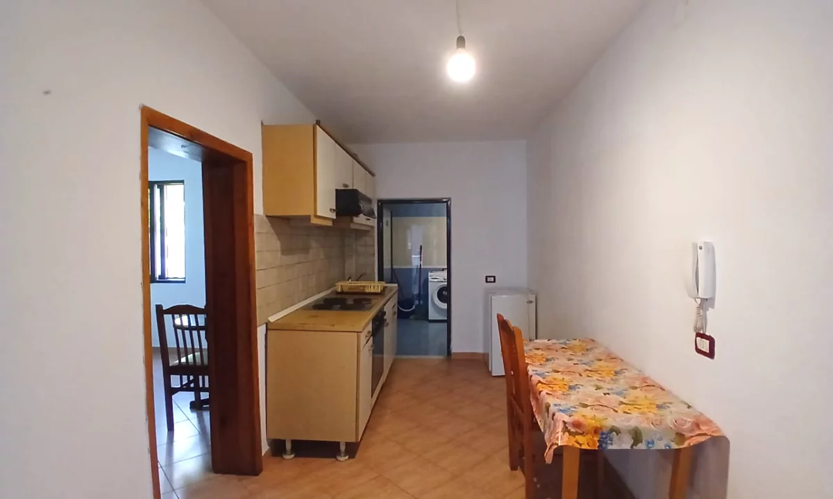 Shtepi me qera Shtepi Private ne Tirane, 1+1, Mobilimi E mobiluar, Pagesa 35,000  Leke.