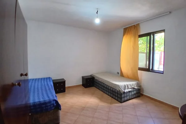 Shtepi me qera Shtepi Private ne Tirane, 1+1, Mobilimi E mobiluar, Pagesa 35,000  Leke.