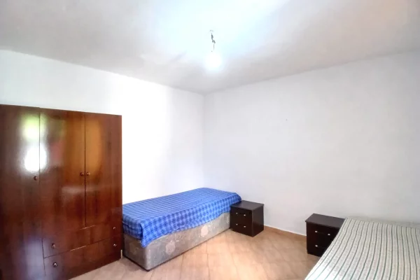 Shtepi me qera Shtepi Private ne Tirane, 1+1, Mobilimi E mobiluar, Pagesa 35,000  Leke.
