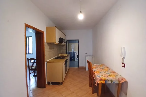 Shtepi me qera 1+1 ne Tirane - 35,000 Leke